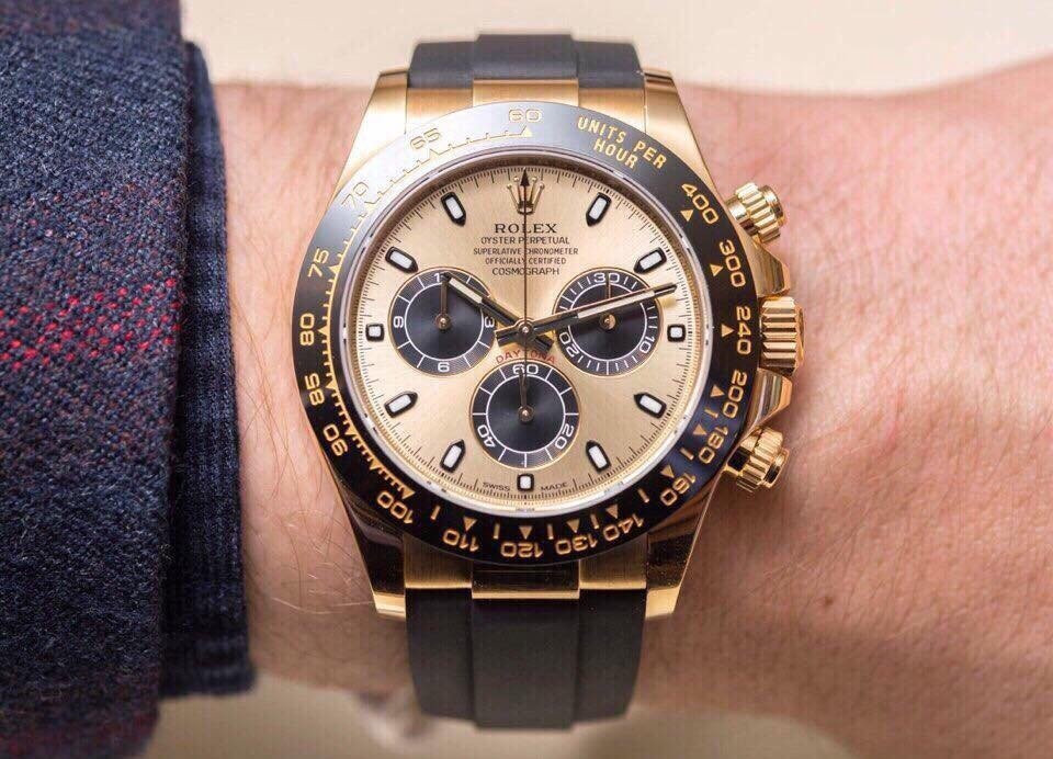 Đồng hồ Rolex Yacht-Master với dây đeo cao su đen bền bỉ