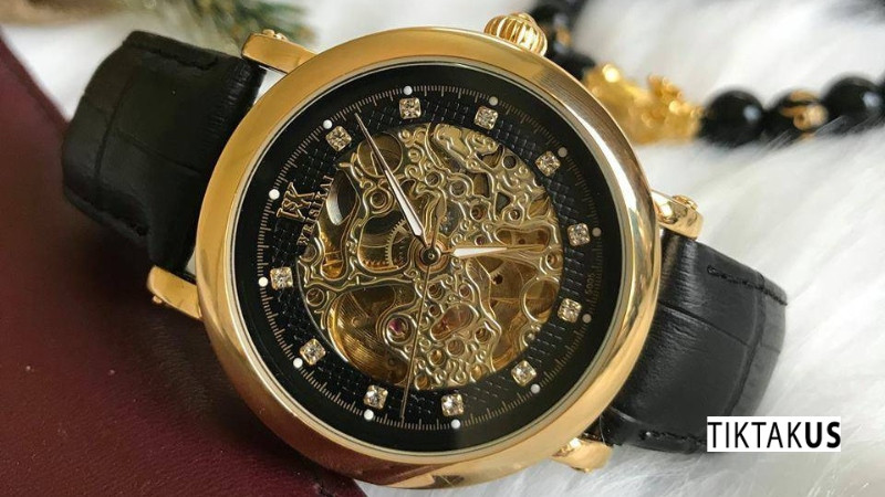 Đồng hồ cơ lộ máy là một trong những loại đồng hồ đeo tay nam độc đáo