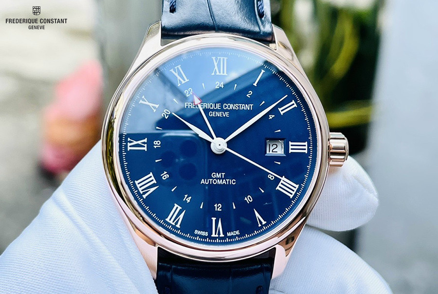 Đồng hồ cao cấp sử dụng mặt kính Sapphire bền bỉ, được ưa chuộng