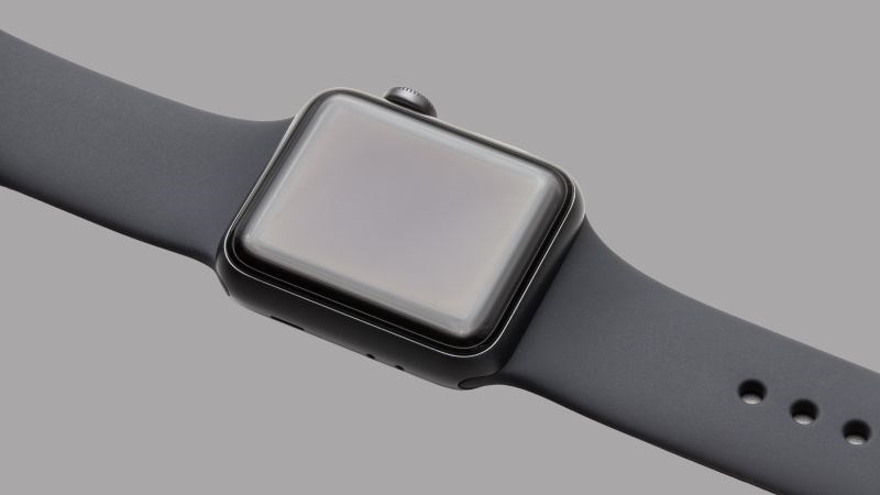 Sử dụng miếng dán màn hình giúp bảo vệ tốt mặt kính Apple Watch