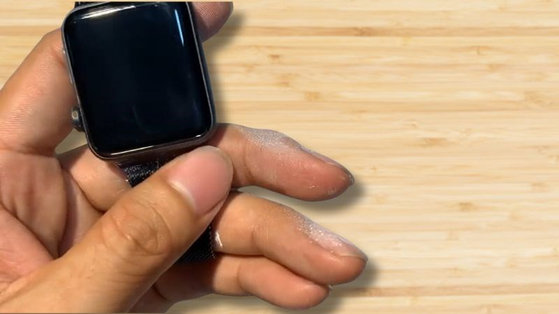 Phủ lại lớp Nano bảo vệ mặt kính Apple Watch