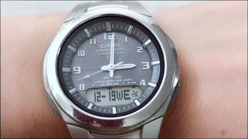Đồng hồ Casio Wave Ceptor Tough Solar cần tiếp xúc ánh sáng để nạp năng lượng
