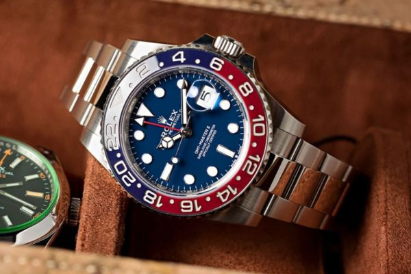 Các bước chỉnh ngày và giờ trên đồng hồ Rolex dòng GMT