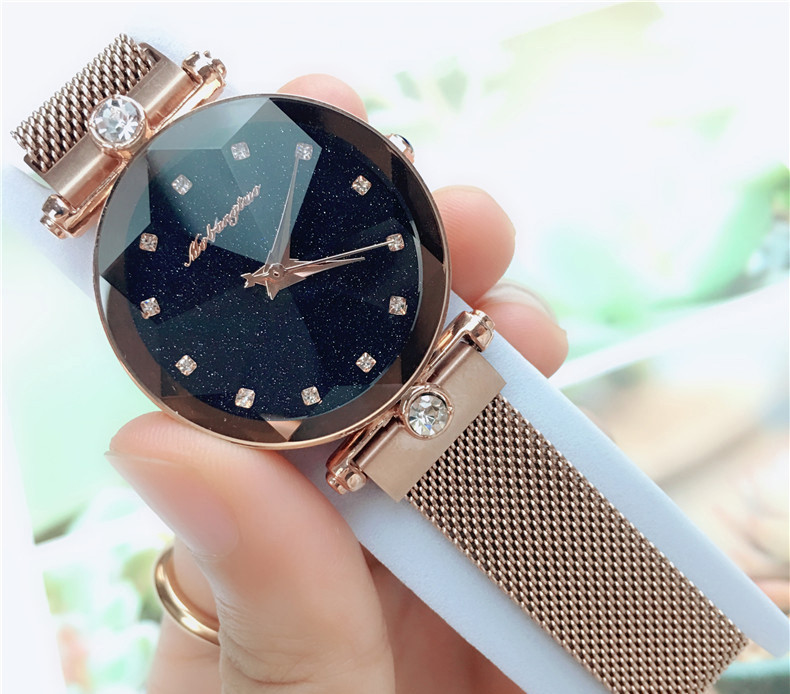 Phối đồng hồ dây kim loại với trang phục phù hợp
