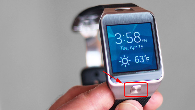 Nút nguồn trên đồng hồ Samsung Gear 2 Neo
