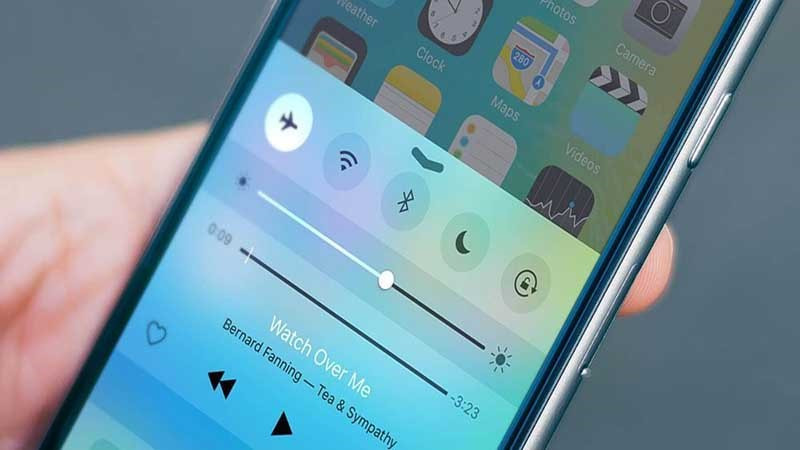 Bật chế độ máy bay trên iPhone để cô lập kết nối Apple Watch