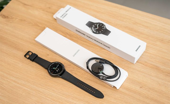 Kiểm tra vỏ hộp và phụ kiện đồng hồ Samsung chính hãng
