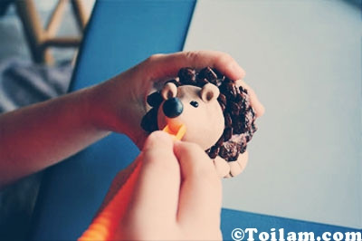 Cách làm sáng mặt đồng hồ: Tạo miệng nhím, giữ gìn từng đường nét nhỏ trên đồng hồ