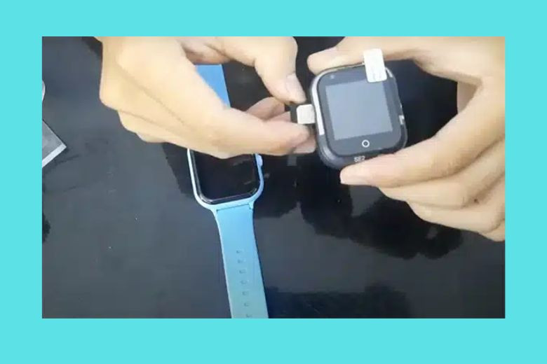 Bước mở nắp đậy khe sim đồng hồ thông minh trẻ em
