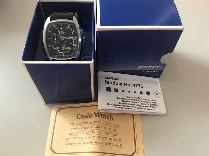 Kiểm tra hộp đựng, sách hướng dẫn và phụ kiện để phân biệt đồng hồ Casio Edifice thật giả