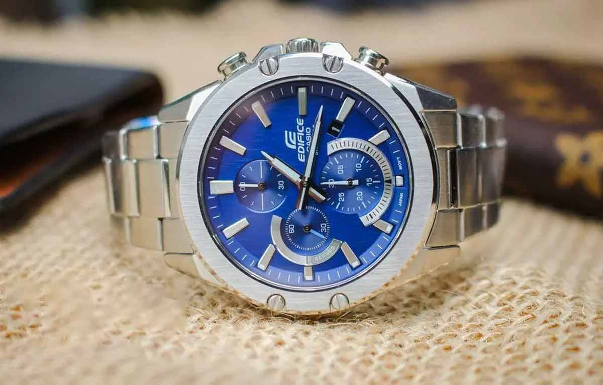 Kiểm tra các tính năng phụ của đồng hồ Casio Edifice khi phân biệt thật giả