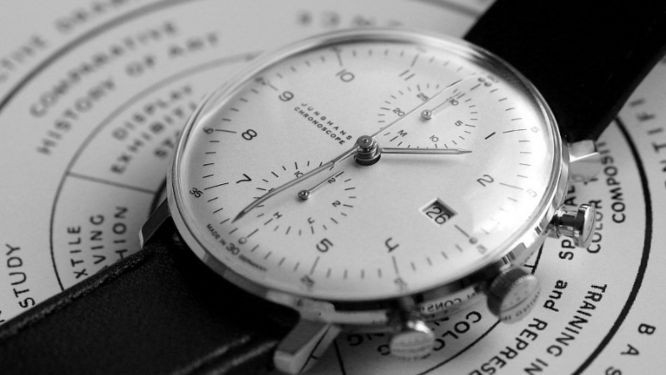 Kiểm tra đồng hồ Junghans chính hãng để đảm bảo đồng hồ Junghans có tốt không