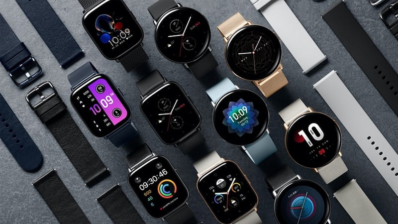 Đồng hồ thông minh smartwatch với các biểu tượng chức năng trên màn hình