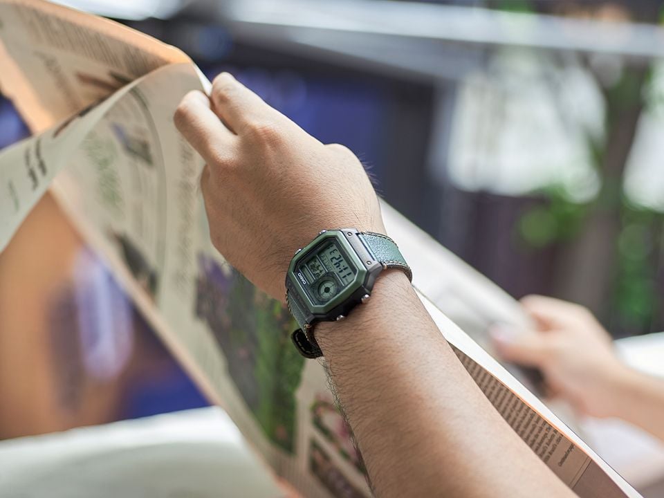 Đồng hồ nam Casio AE-1200WHB-1BVDF: Bạn đồng hành hoàn hảo cho phái mạnh năng động