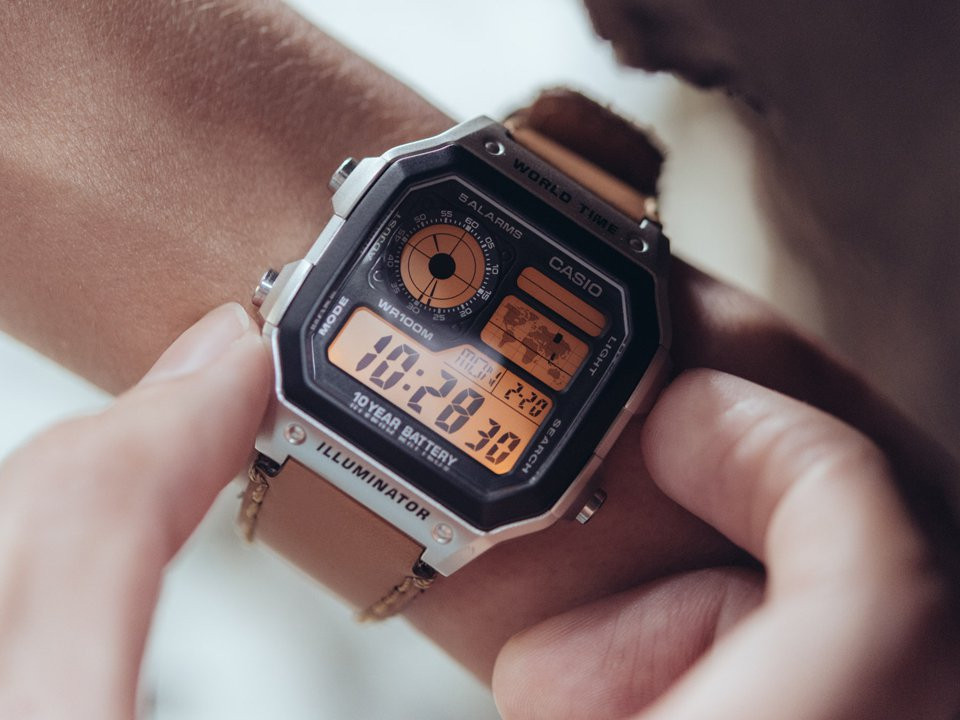 Chi tiết đồng hồ Casio 1200WHD dây da với mặt số đa chức năng