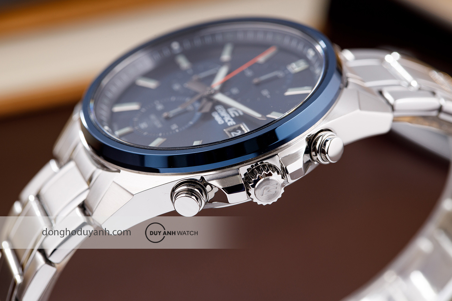 Đồng hồ Casio Edifice EFV-610DB-2AVUDF với lớp phủ dạ quang Neobrite