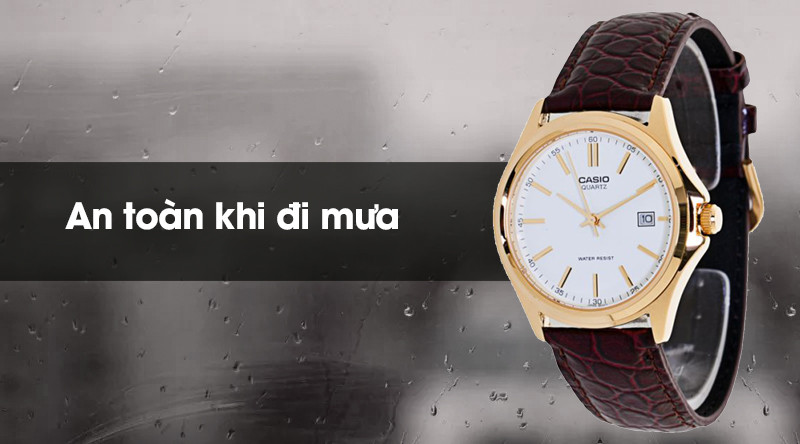 đồng hồ casio mtp 1183q 7adf đeo trên tay, minh họa khả năng chống nước 3 ATM khi tiếp xúc với nước nhẹ