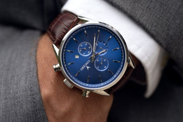 Cửa hàng Frodo's Timepieces cung cấp dịch vụ cắt dây đồng hồ giá tốt và chuyên nghiệp.