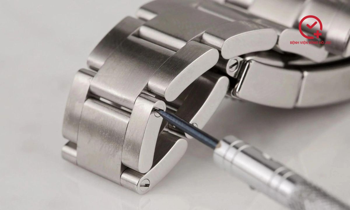 Hướng Dẫn Chi Tiết Cách Cắt Mắt Đồng Hồ Rolex: Tầm Quan Trọng Của Chuyên Gia