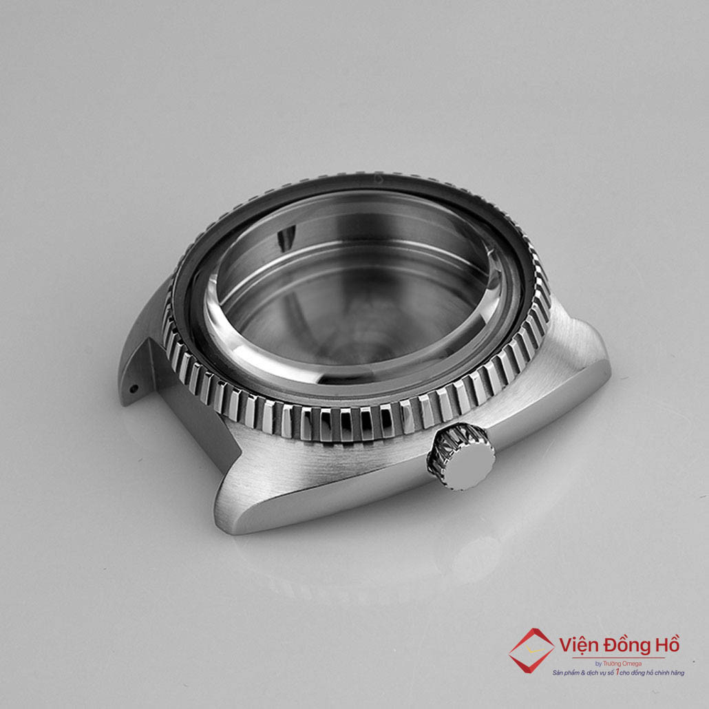 Vỏ đồng hồ làm từ thép không gỉ, vàng, bạch kim trong cấu tạo đồng hồ đeo tay