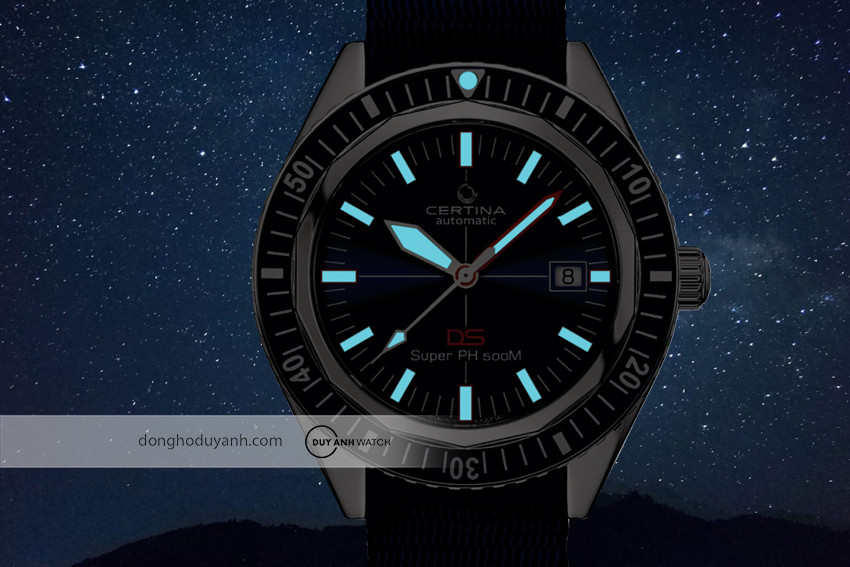 Đồng hồ Certina DS Super PH500M với kim và cọc số phủ dạ quang Super-LumiNova sáng rõ