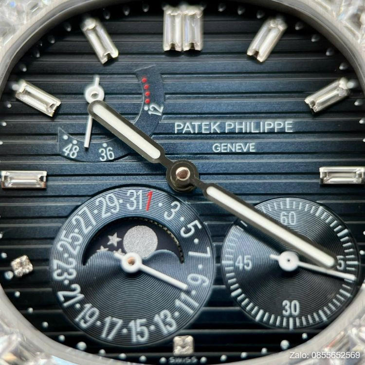 Dây kim loại chắc chắn của đồng hồ Patek Philippe đính đá