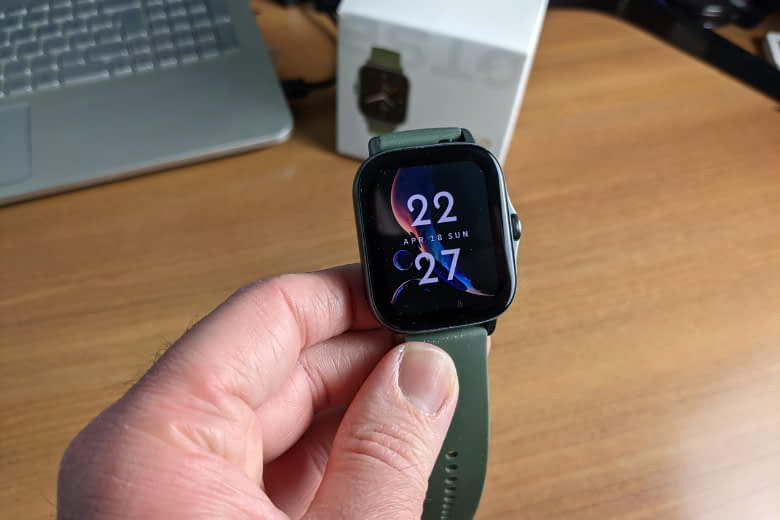 Khả năng chống nước 5ATM ấn tượng của đồng hồ Amazfit GTS 2e, phù hợp bơi lội