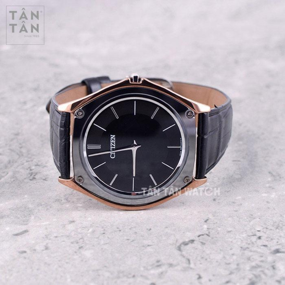 Cận cảnh mặt số và vỏ ngoài của đồng hồ Citizen Eco-Drive One AR5014-04E, nổi bật vẻ đẹp tối giản.