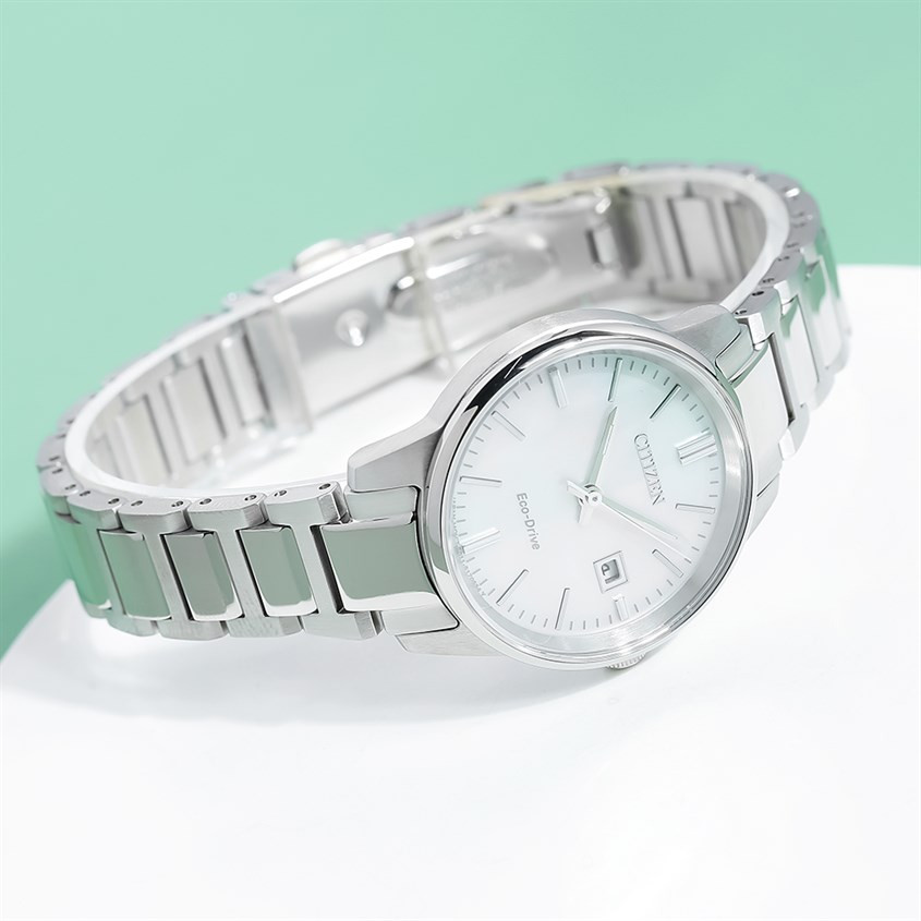 Đồng hồ đeo tay Citizen 29mm nữ EW2591-82D với mặt kính Sapphire chống trầy xước vượt trội