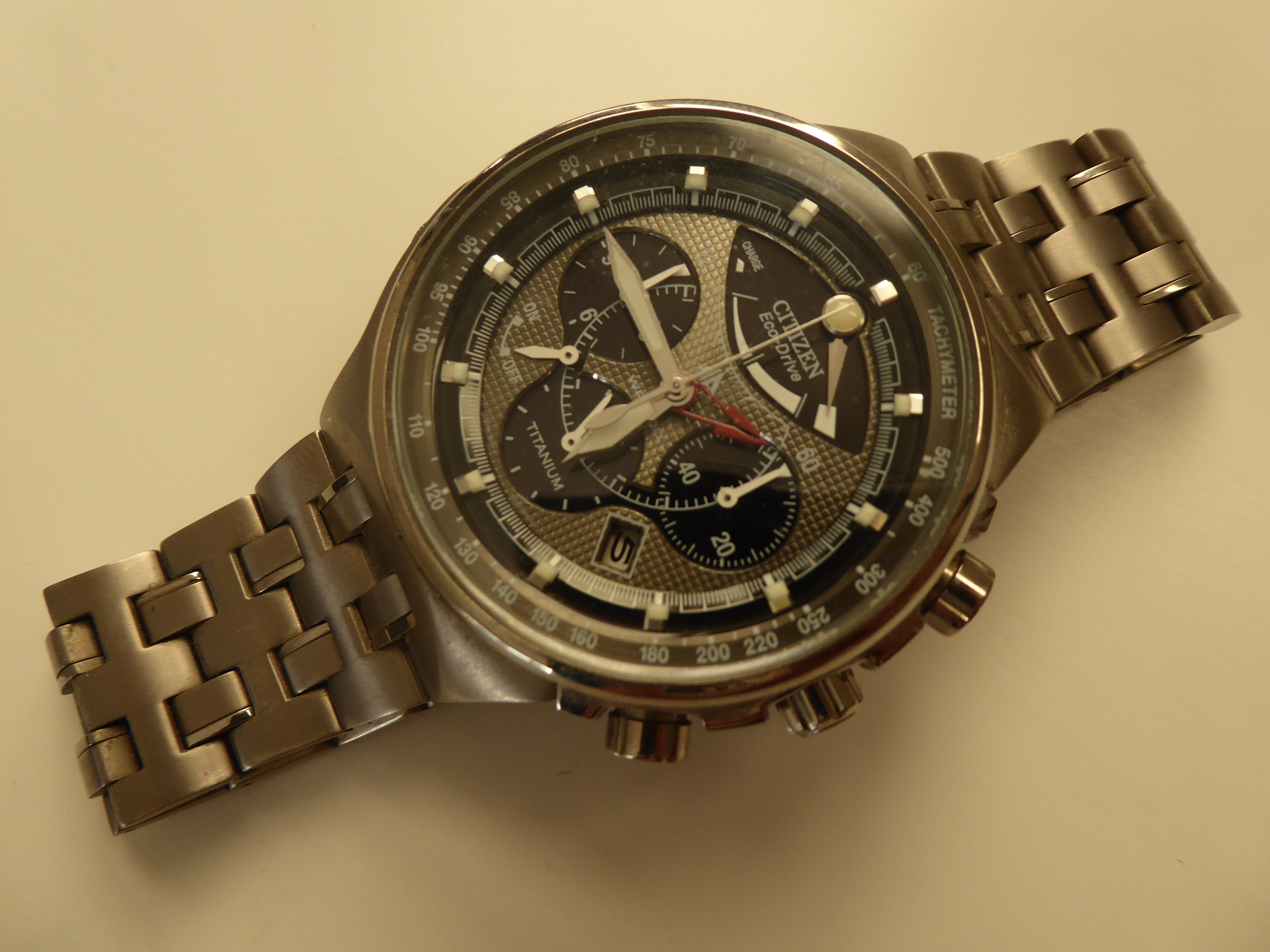 Lựa chọn mặt kính Sapphire bền bỉ cho đồng hồ Citizen