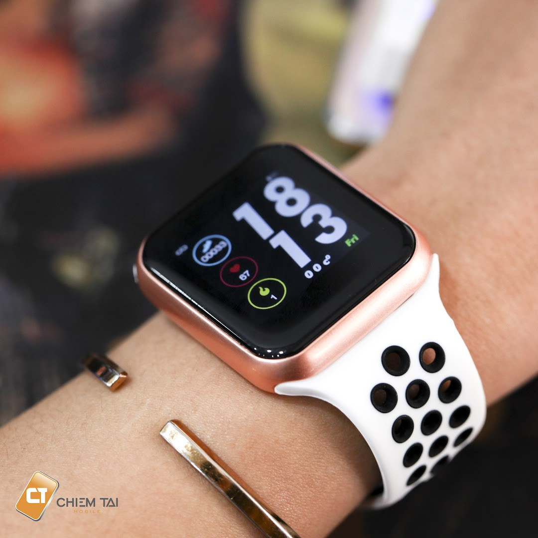 Màn hình LCD sắc nét của đồng hồ thông minh Smartwatch F8