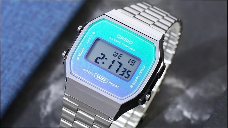 Khung viền nhựa Resin của đồng hồ Casio, nổi bật độ cứng cáp và bền bỉ