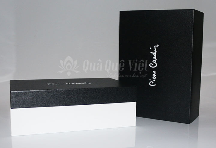 Đồng hồ Pierre Cardin chính hãng và bộ vòng tay đi kèm
