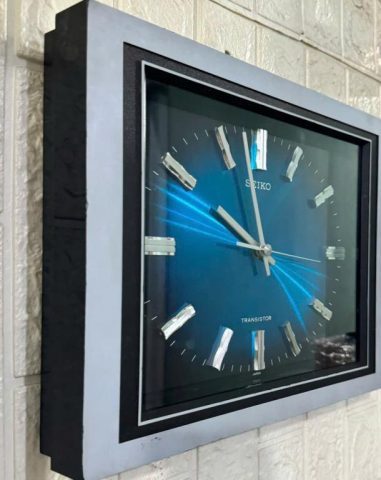 Khám Phá Vẻ Đẹp Vượt Thời Gian Của Đồng Hồ Treo Tường Seiko Máy Transistor Cổ Điển