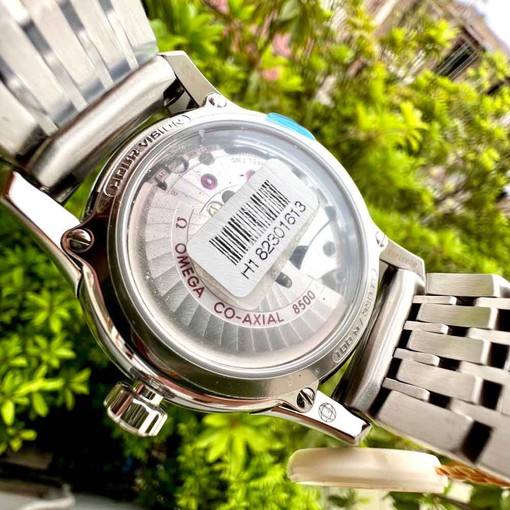 Chi tiết mặt đáy lộ máy của đồng hồ Omega Deville Thụy Sỹ
