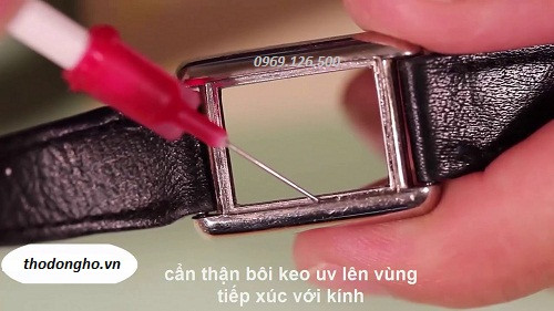 Dán keo chống nước chuyên dụng để tăng cường bảo vệ đồng hồ