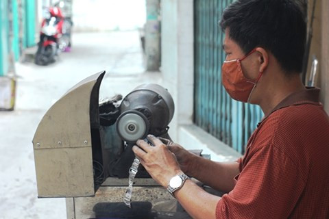 Địa chỉ uy tín thực hiện dịch vụ đánh bóng đồng hồ, đảm bảo chất lượng và an toàn cho chiếc đồng hồ yêu quý.