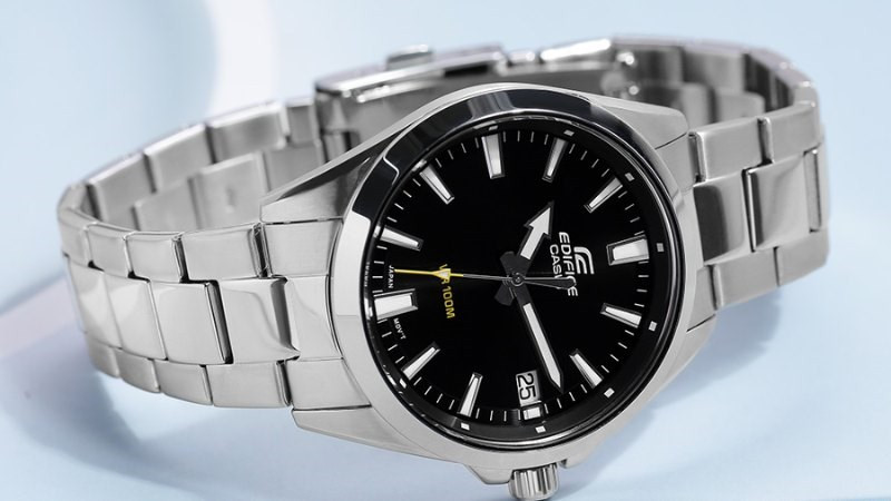 Mặt đồng hồ Casio Edifice EFV-100D-1AVUDF nhiều lớp phân tầng tạo chiều sâu, tinh tế cho người đeo