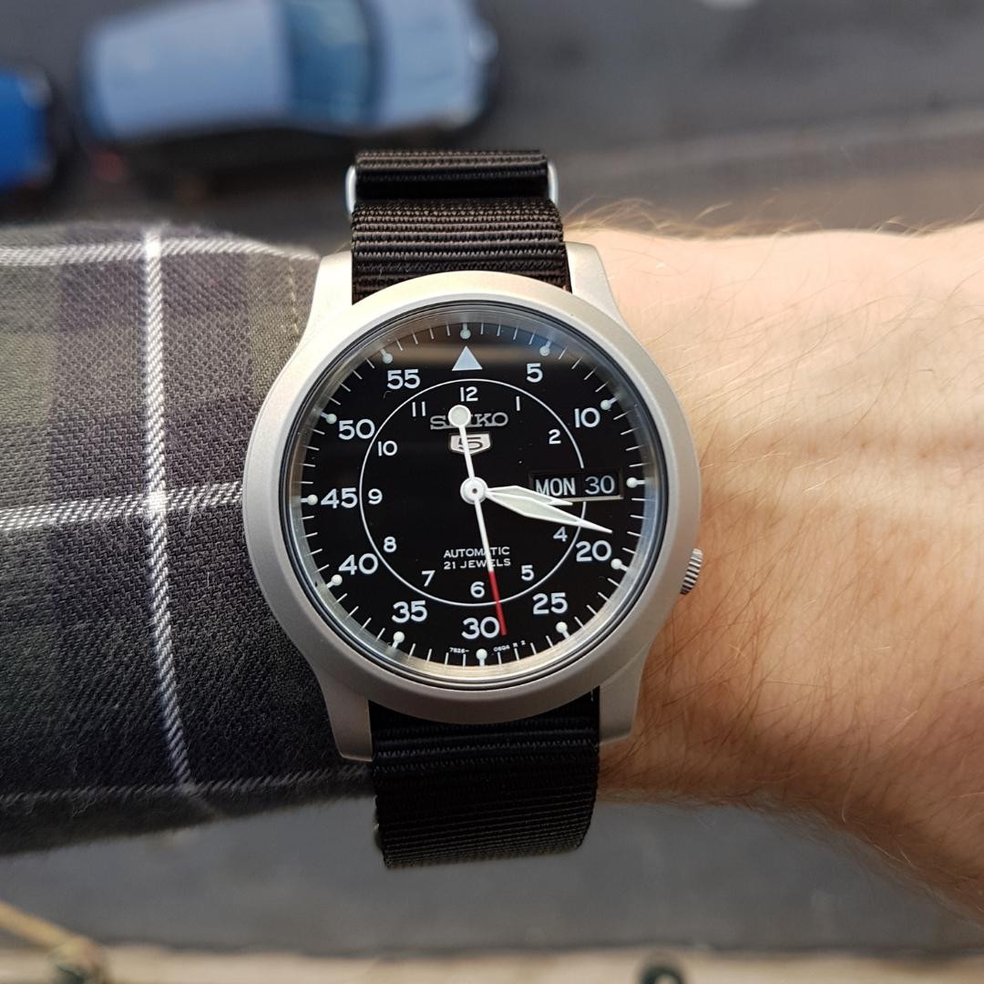 Đánh giá bộ máy Automatic in-house của đồng hồ Seiko 5 quân đội, bền bỉ và chính xác