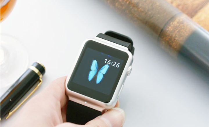 Đồng hồ thông minh Android giá rẻ K8 với màn hình vuông và dây đeo silicon