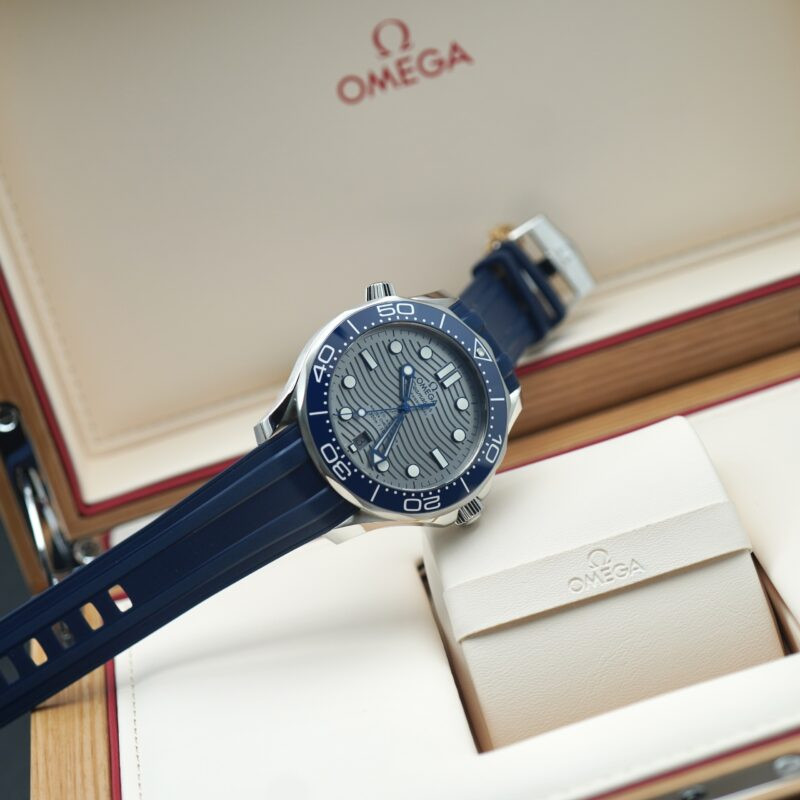:đánh giá độ bền và tính thẩm mỹ của dây cao su đồng hồ omega