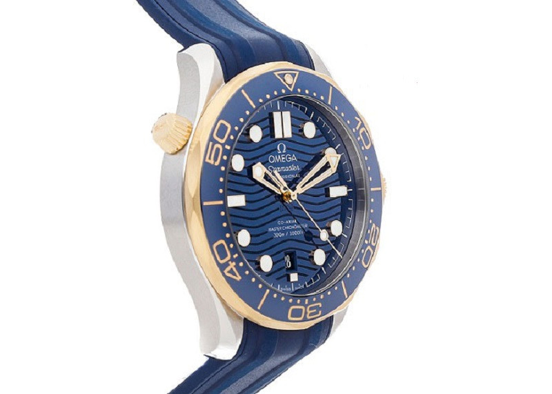 :so sánh dây cao su và dây kim loại đồng hồ omega