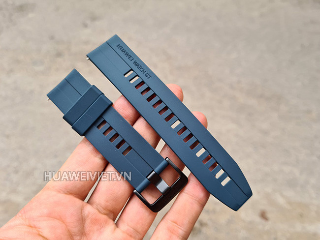 Cận cảnh dây đeo đồng hồ Huawei Watch GT silicone 22mm với chốt tháo nhanh tiện lợi