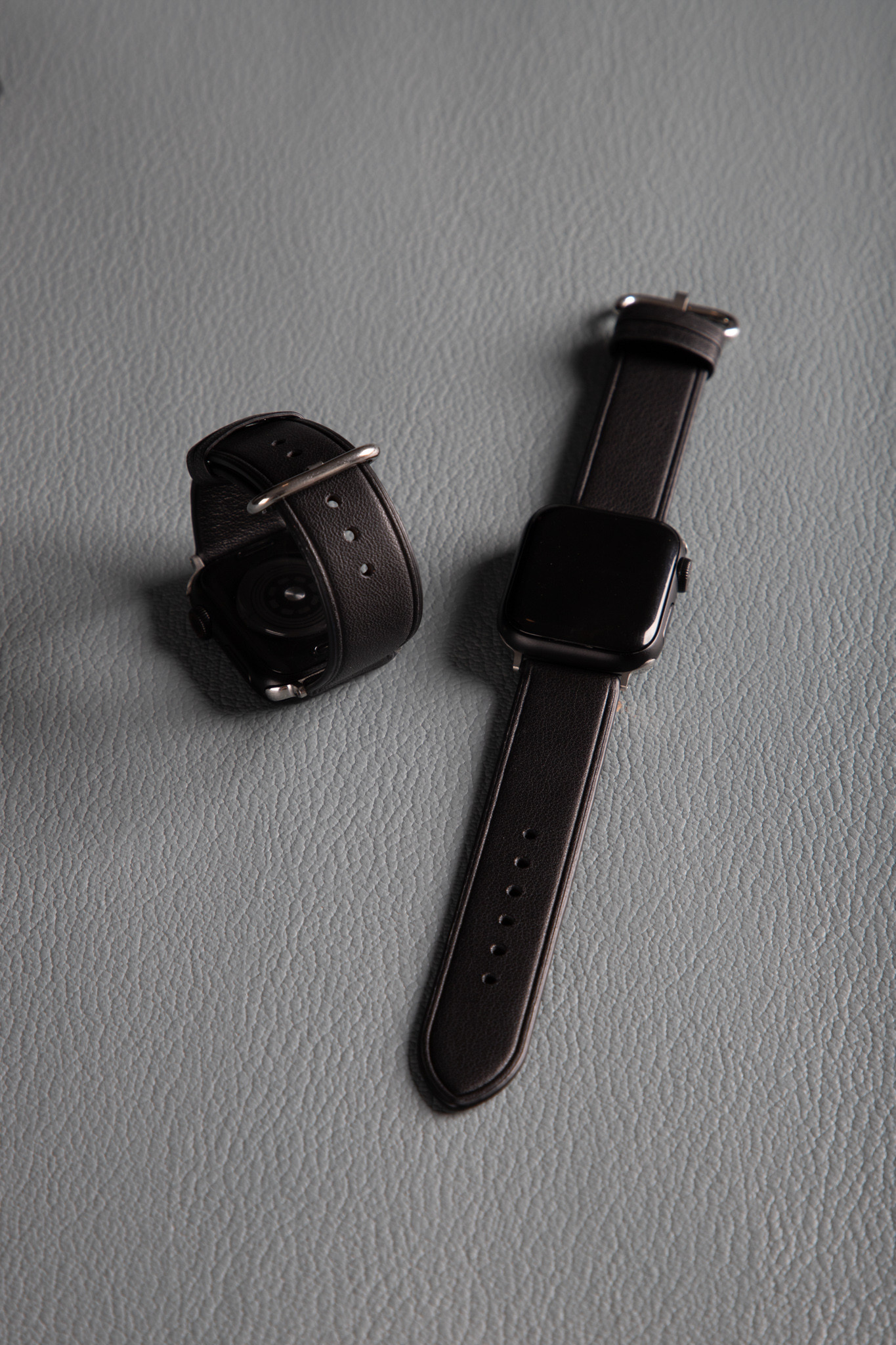 Dây da Apple Watch Tocroco màu đen và trắng