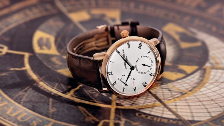 Cận cảnh đồng hồ Frederique Constant với dây da nguyên bản