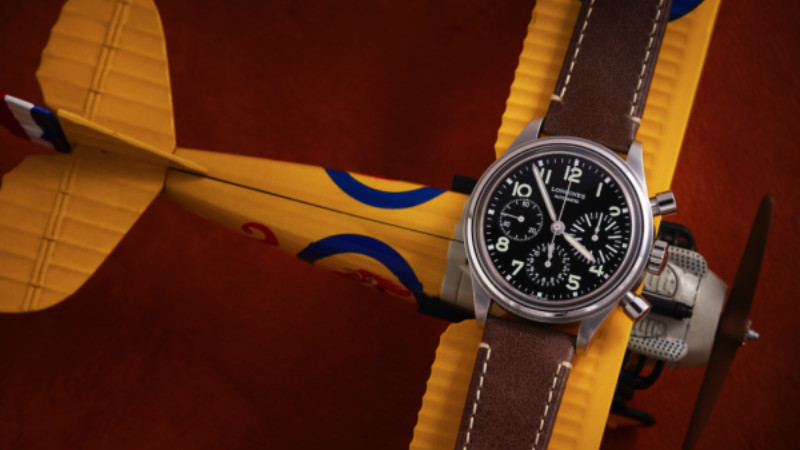 Đồng hồ đeo tay thời trang phi công (Aviator Watch) với mặt số lớn, dễ đọc và nhiều tính năng