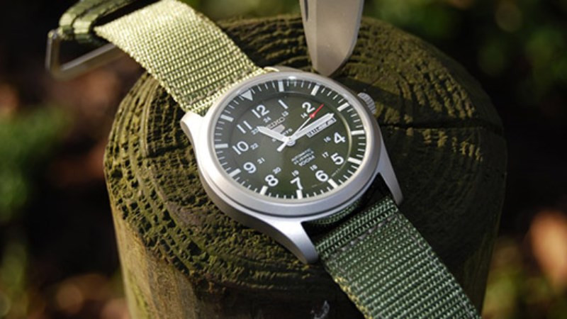 Đồng hồ đeo tay thời trang phong cách quân đội (Field Watch) với thiết kế bền bỉ, mạnh mẽ