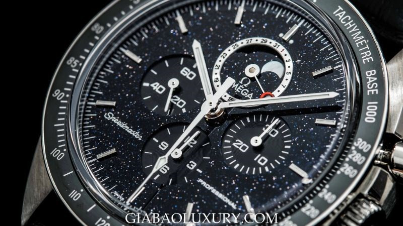 Mặt số đồng hồ đeo tay thời trang hiển thị tính năng Chronograph, cho phép đo thời gian chính xác