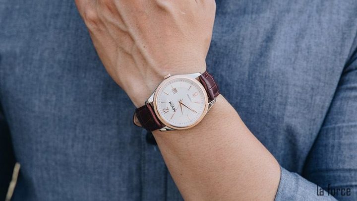 CÁCH XỬ LÝ KHI ĐEO ĐỒNG HỒ BỊ NGỨA TAY: NGUYÊN NHÂN & GIẢI PHÁP TỐI ƯU