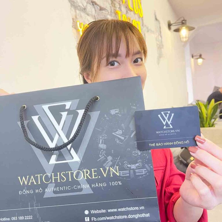 Đội ngũ tư vấn viên chuyên nghiệp tại WatchStore Hà Nội hỗ trợ khách hàng chọn đồng hồ